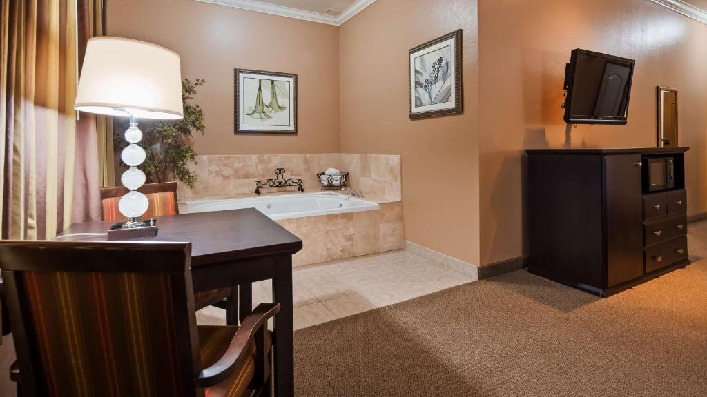 Best Western Plus Route 66 Glendora Inn Photo 8