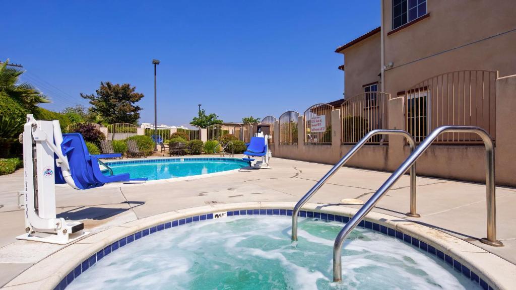 Best Western Plus Route 66 Glendora Inn Photo 14