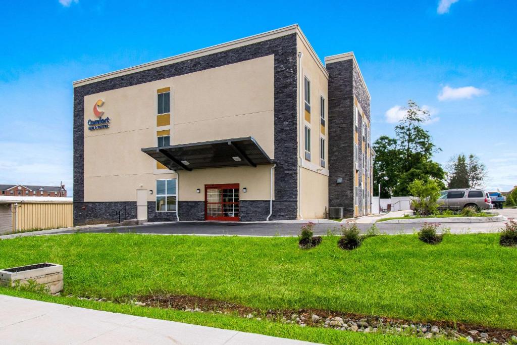 Comfort Inn & Suites Harrisburg - Hershey West photo