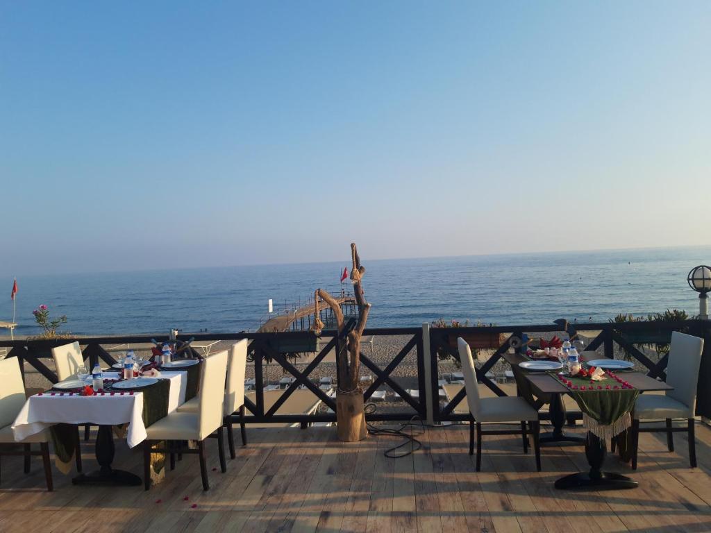 Club Turtas Beach - All Inclusive — Restaurant & bars in Alanya