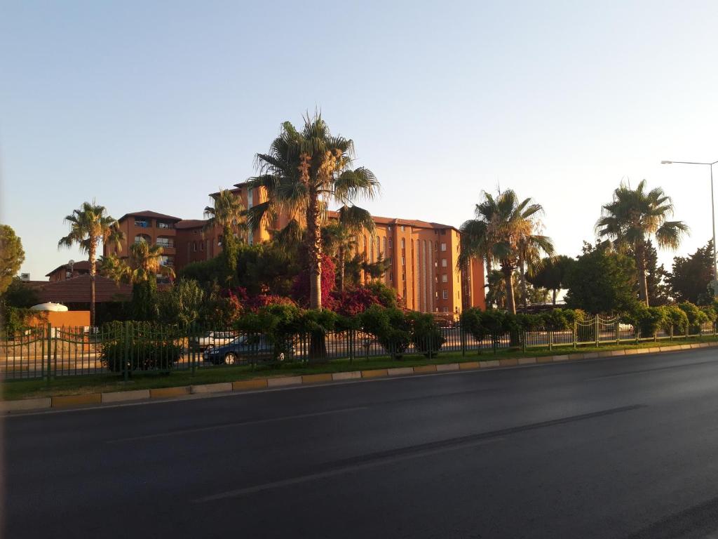 Club Turtas Beach - All Inclusive — Hotel building in Alanya