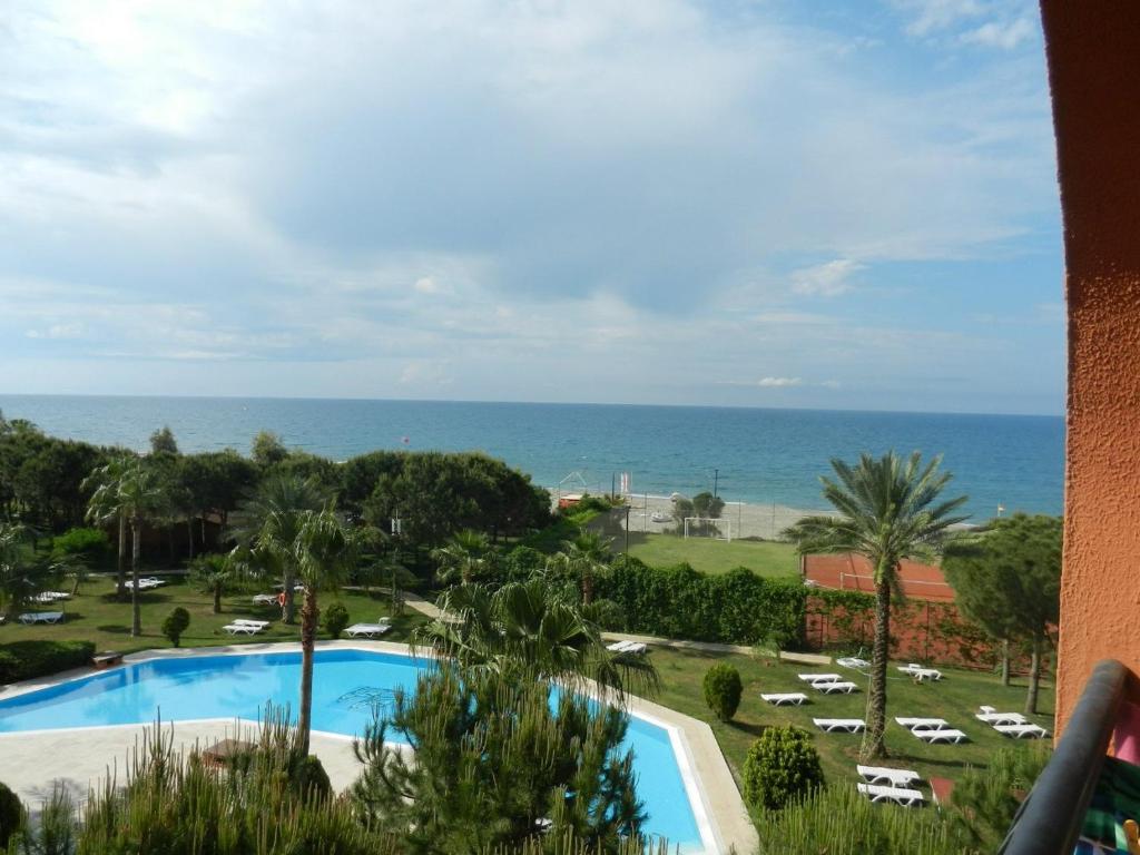 Club Turtas Beach - All Inclusive — Swimming pool in Alanya