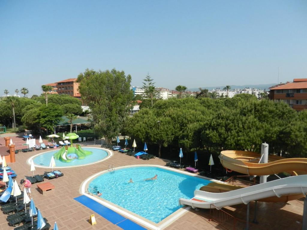 Club Turtas Beach - All Inclusive — Swimming pool in Alanya
