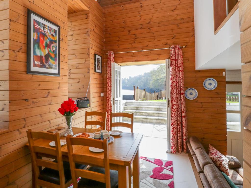 Avonside Cottage, Pill photo 3