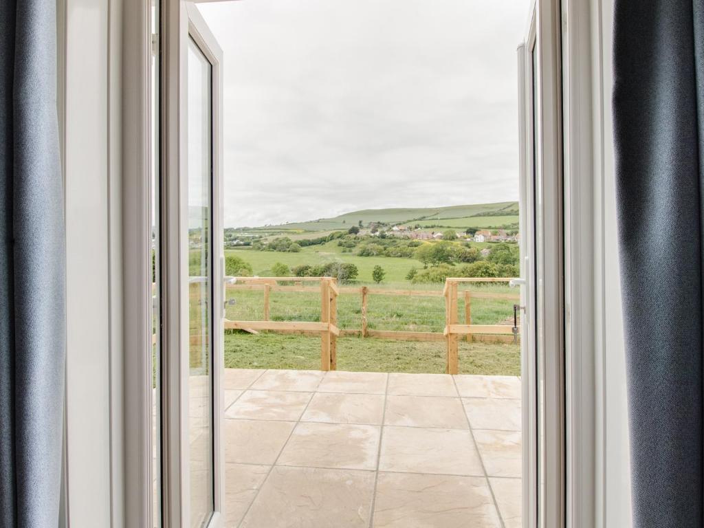 Village View, Burton Bradstock photo 5
