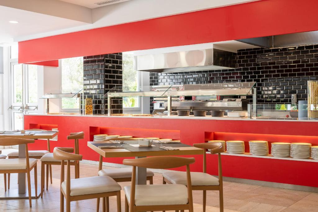 Globales Maioris — Restaurant & bars in Maioris Decima, Balearic Islands