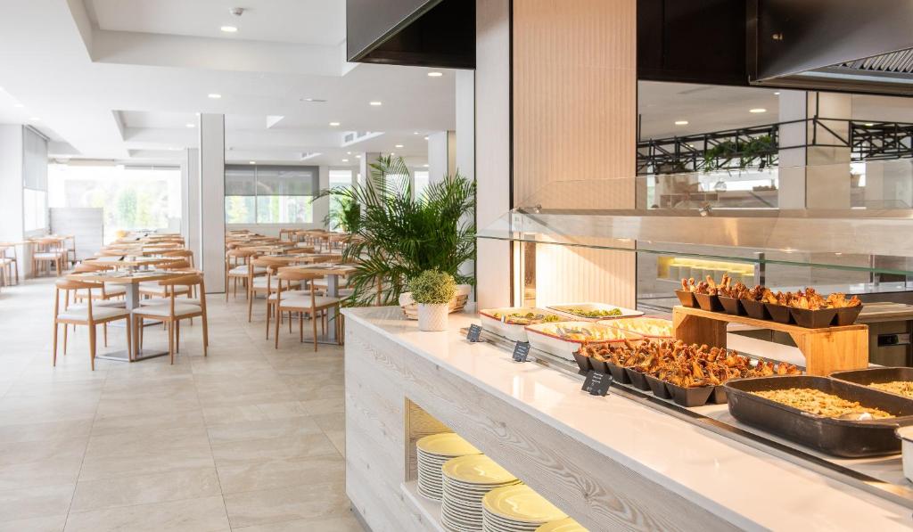 Globales Maioris — Restaurant & bars in Maioris Decima, Balearic Islands
