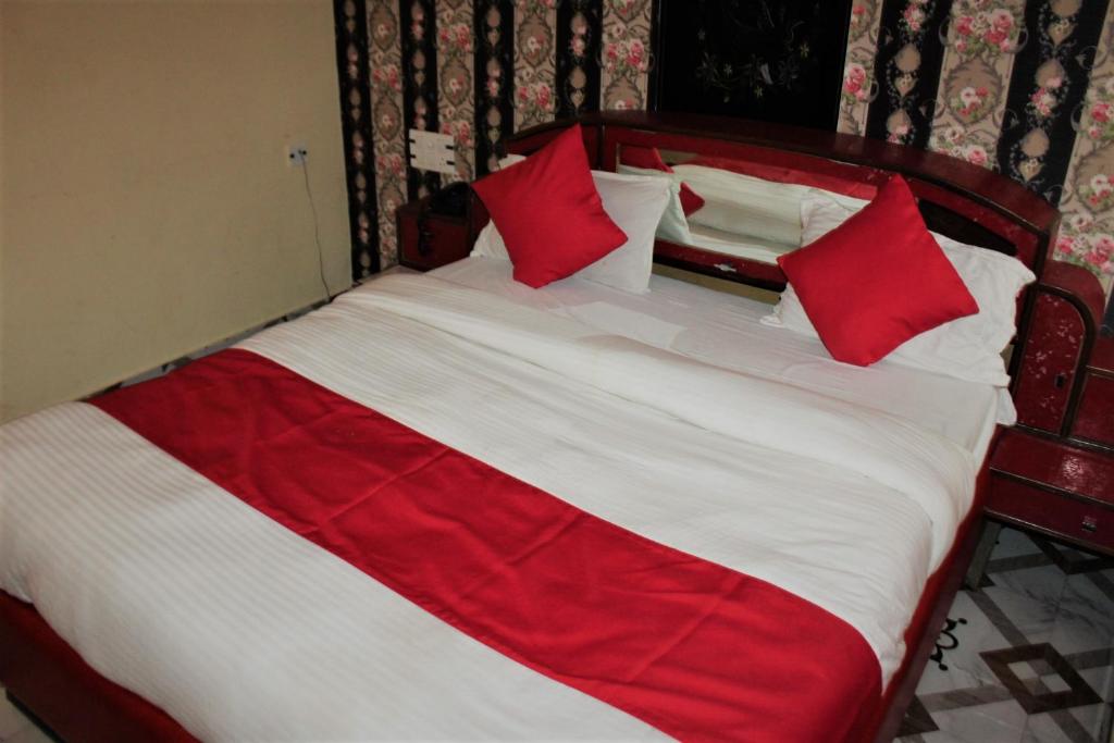 Deluxe Double Room, Hotel KPP Palace in Gorakhpur