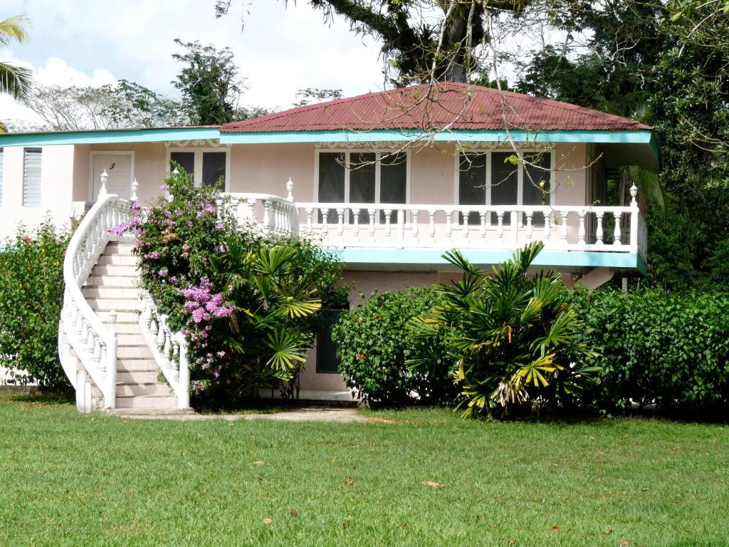 Banana Bank Lodge & Jungle Horseback Adventures photo