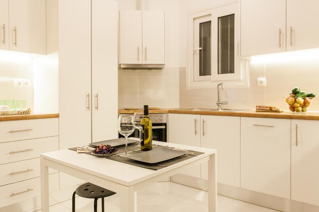 Classy private double rooms in apartment next to Acropolis photo