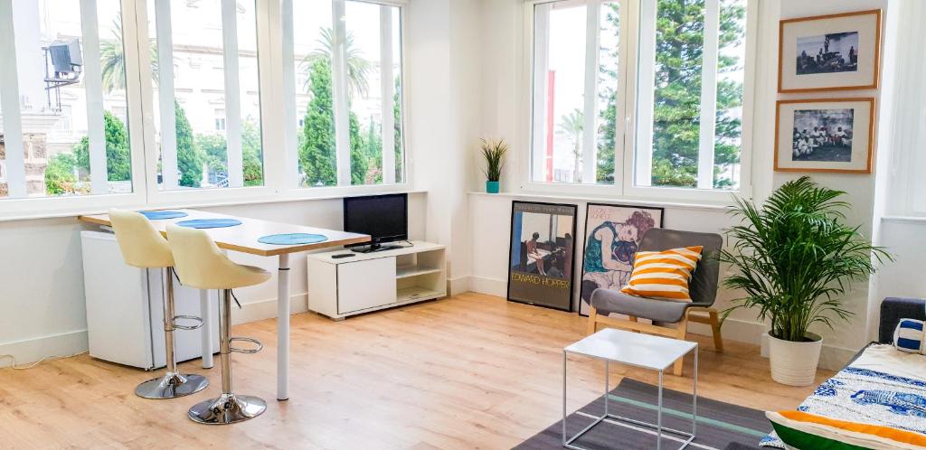 Luz de Cádiz, Cádiz