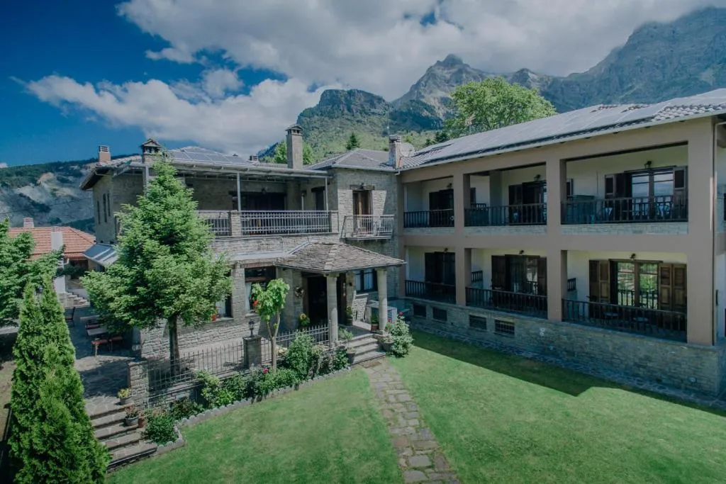Etheres Tzoumerkon Mountain Resort, hotel in Katarráktis