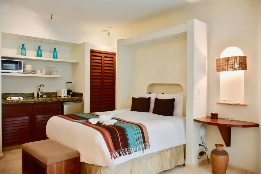 Playa Palms Beach Hotel - 2