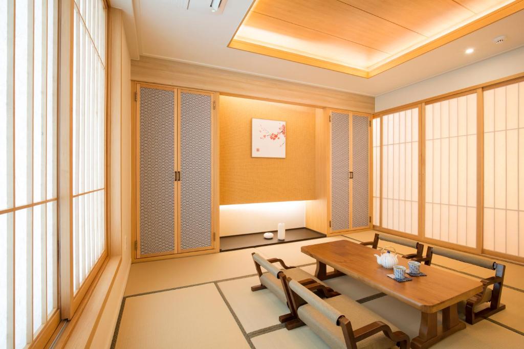 Tomonoya Hotel & Ryokan