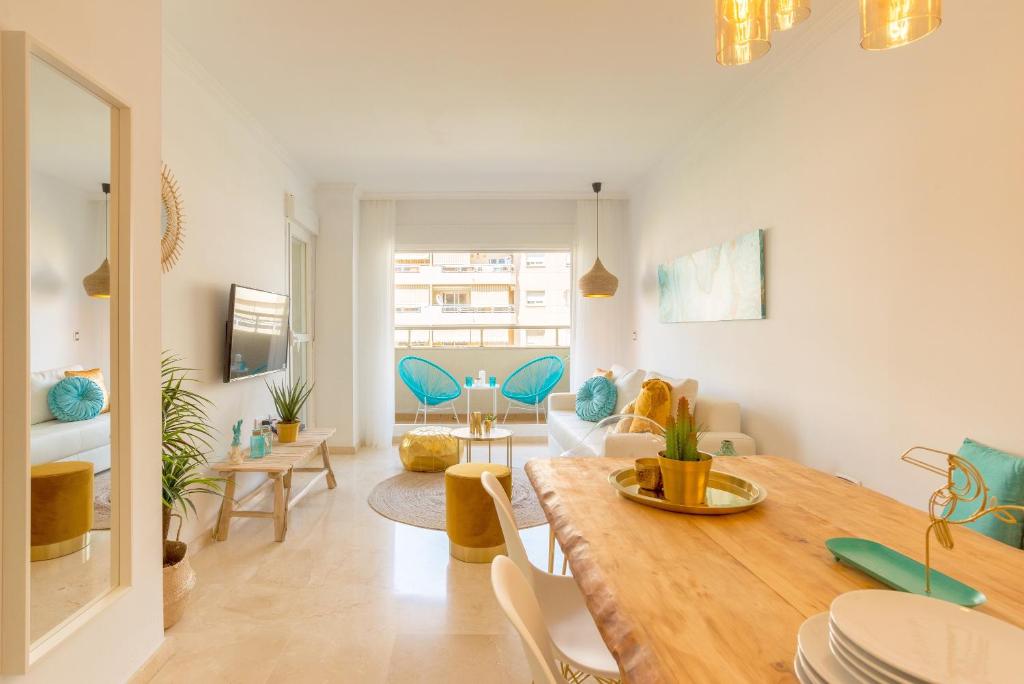Charming apartment on the beach - Pool and parking - 2