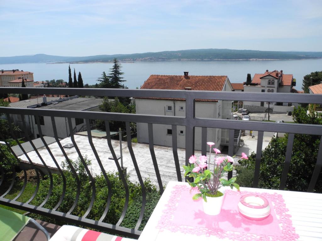 JOSKO GORE Apartment with balcony and sea view, Crikvenica