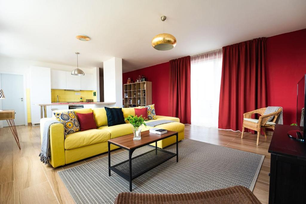 Chez Emile Private 5 star 3 room flat and in-door Pkg