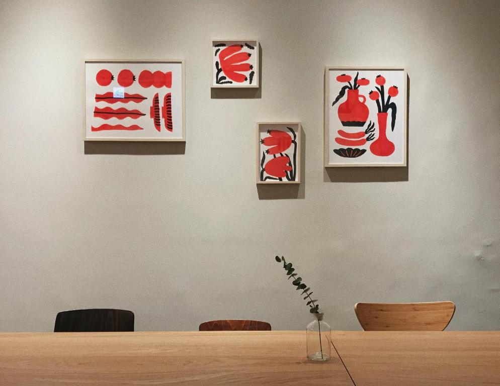 Shared lounge/TV area