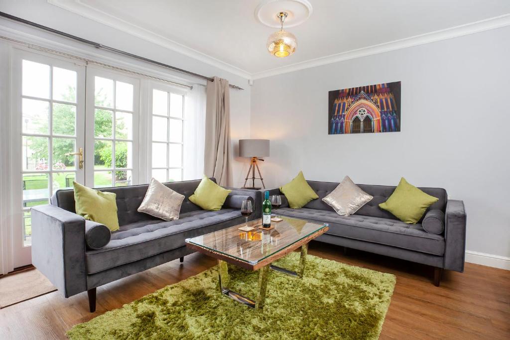 Thomas, off Leeman Road, Sleeps 9 — Hotel in York
