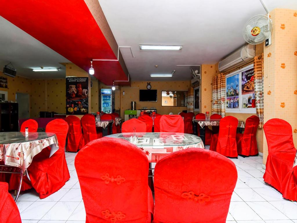 Restaurant, Melody Queen Hotel in Dubai