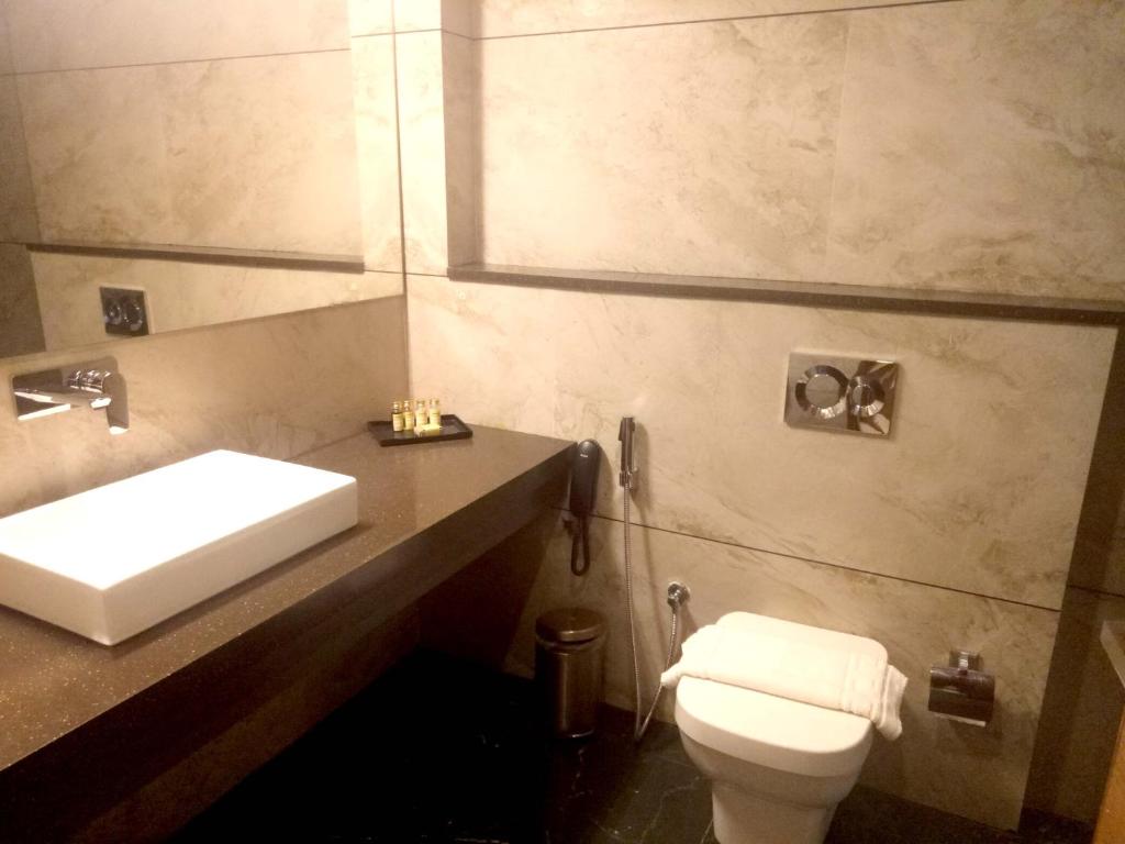 HOTEL SAVITHRI photo