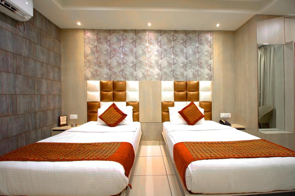 Hotel Galaxy Inn photo