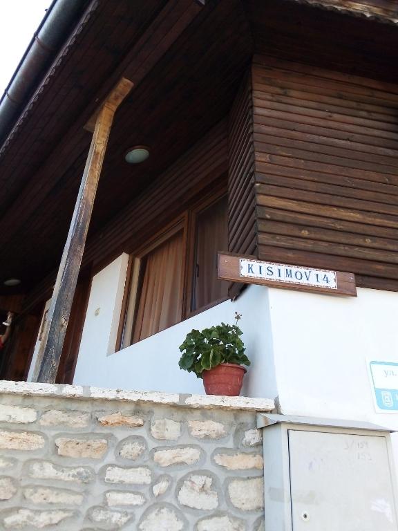 Regina's Guesthouse photo