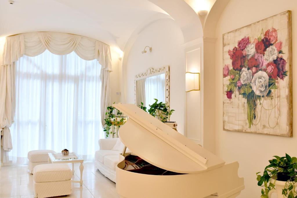 Minori Palace photo