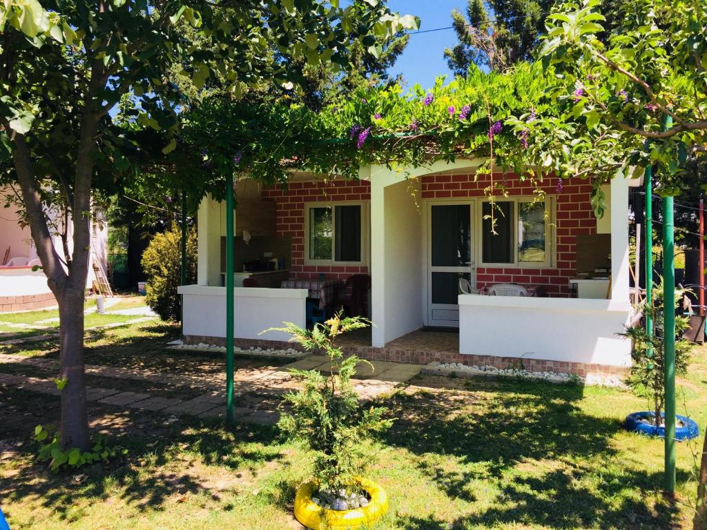 Flamingo Cottage - 3