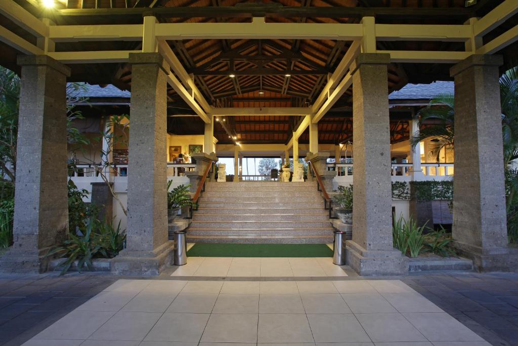 Peninsula Beach Resort photo