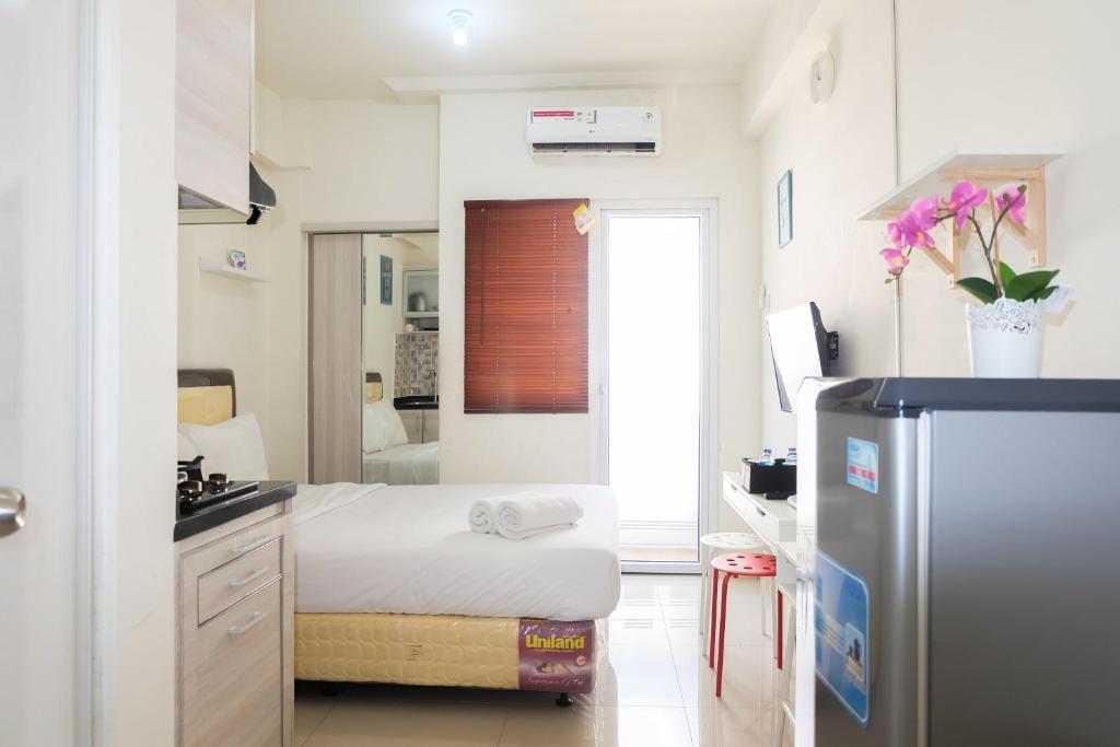 Cozy Studio Apartment Connected to Mall at Green Pramuka City By Travelio, Jakarta