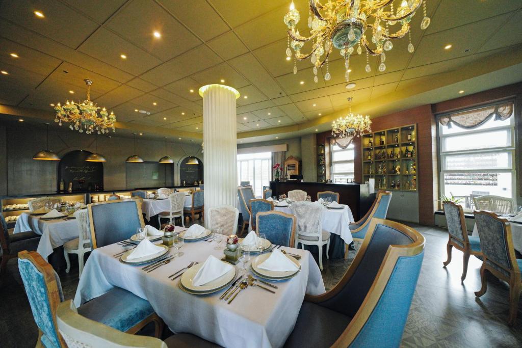 ホテル カルリート タガイタイ (Hotel Carlito Tagaytay) レストラン