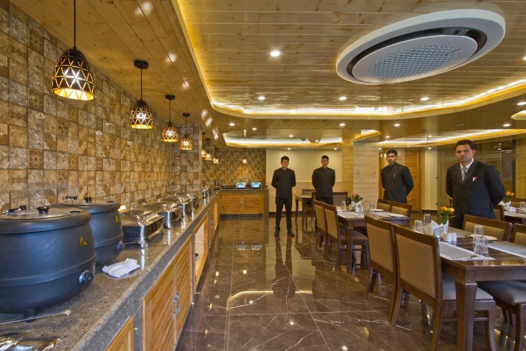 The Holiday Villa Resorts &amp; Spa — Hotel in Manali