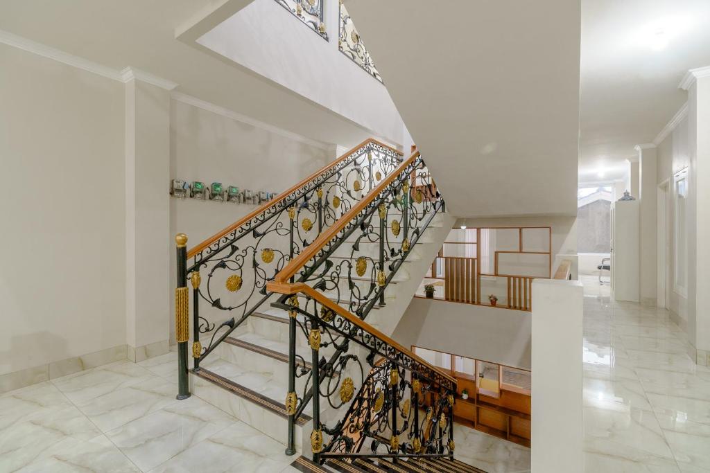 RedDoorz near Taman Makam Pahlawan Cikutra RedDoorz near Taman Makam Pahlawan Cikutra