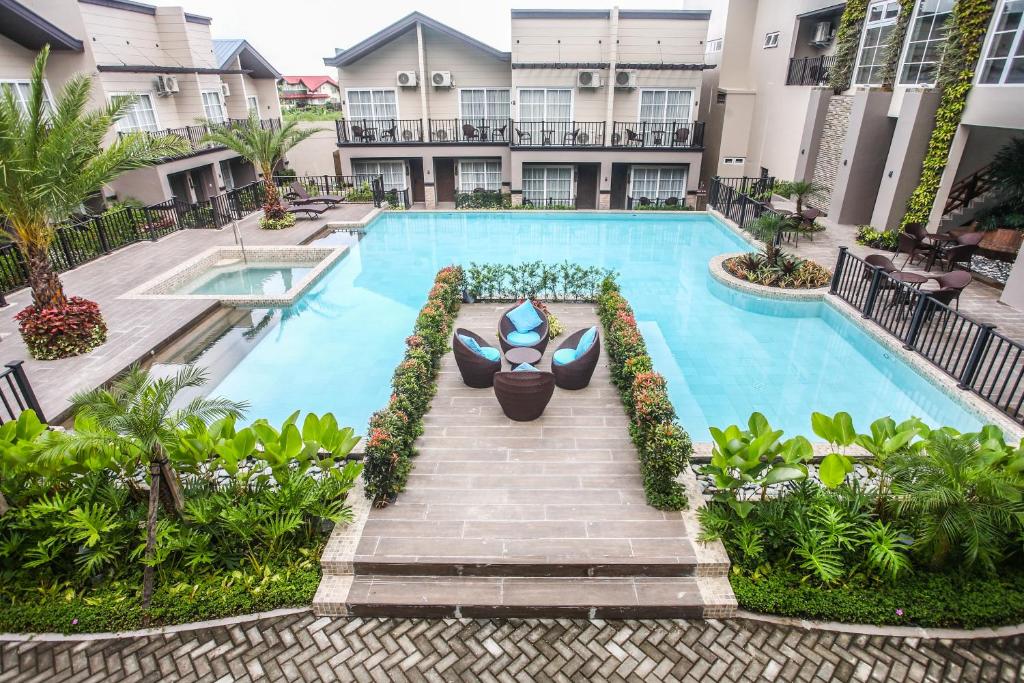 Swimming pool, Royale Parc Hotel Tagaytay in Tagaytay