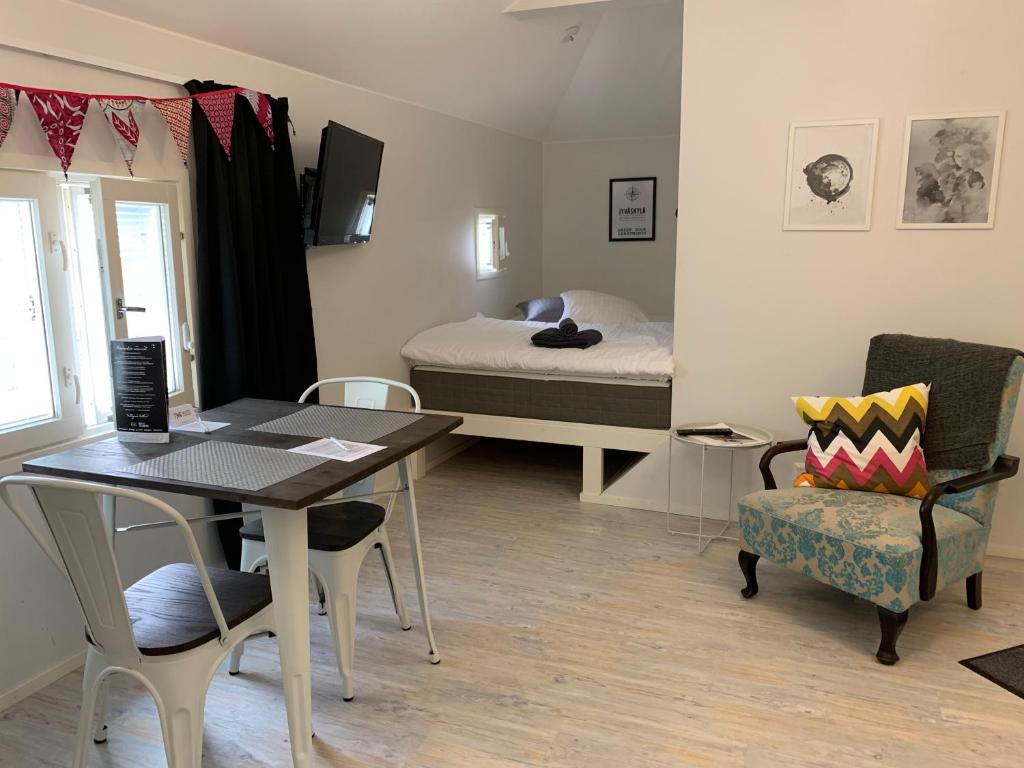 Green Door Apartments photo