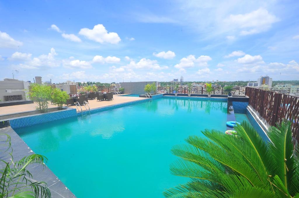 Pipul Padmaja Premium and Convention スイミングプール