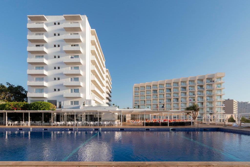 Hotel Palia Maria Eugenia — Swimming pool in Calas de Mallorca, Balearic Islands