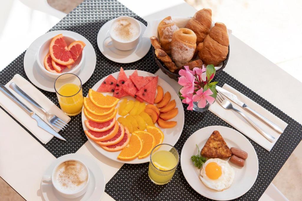 Hotel Palia Maria Eugenia — Restaurant & bars in Calas de Mallorca, Balearic Islands