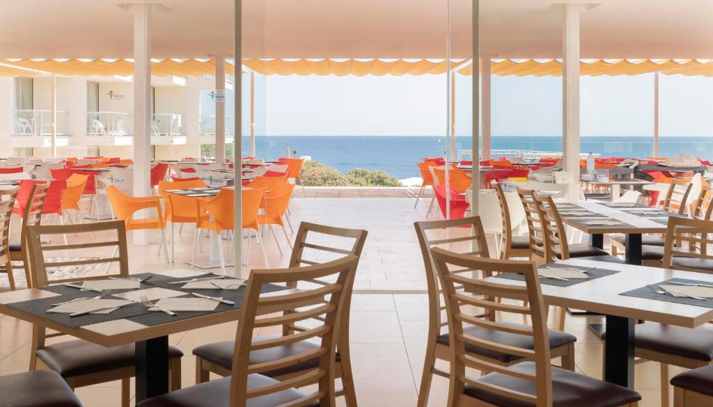 Hotel Palia Maria Eugenia — Restaurant & bars in Calas de Mallorca, Balearic Islands