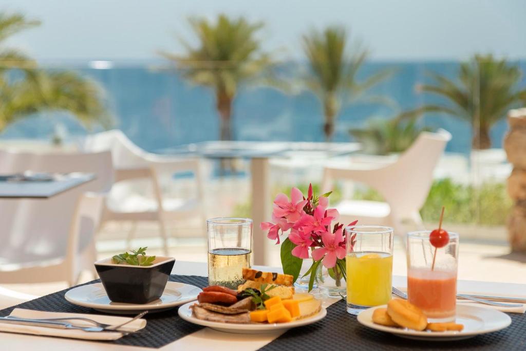 Hotel Palia Maria Eugenia — Restaurant & bars in Calas de Mallorca, Balearic Islands