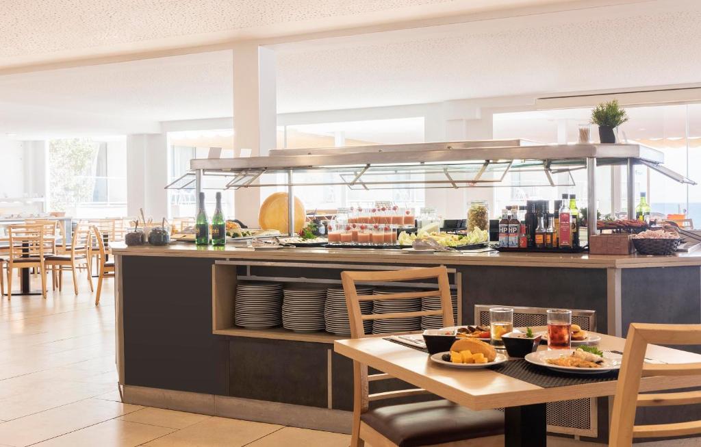 Hotel Palia Maria Eugenia — Restaurant & bars in Calas de Mallorca, Balearic Islands