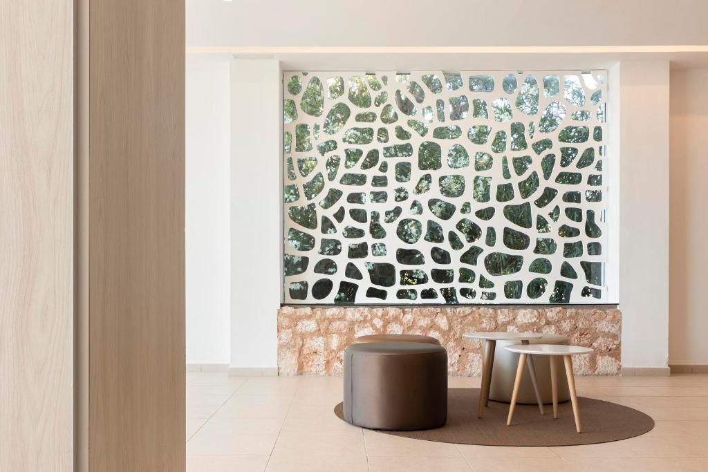 Hotel Palia Maria Eugenia — Hotel building in Calas de Mallorca, Balearic Islands