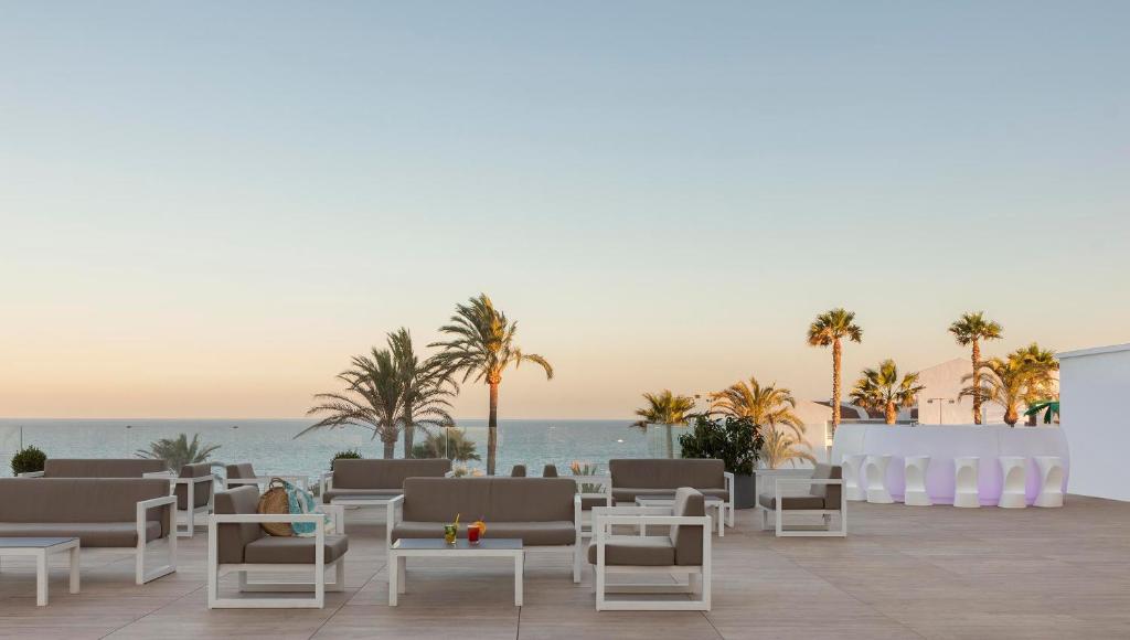 Hotel Palia Maria Eugenia — Restaurant & bars in Calas de Mallorca, Balearic Islands