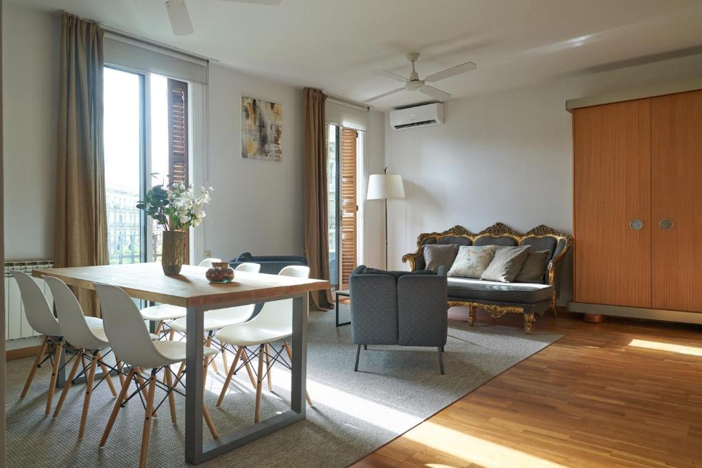 Spacious & Comfortable flat in centric Eixample, Barcelona