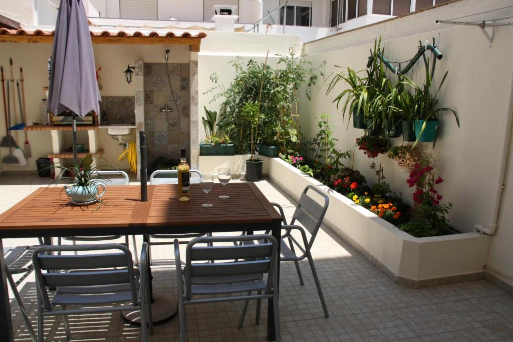 House of Orchids with Patio 전경