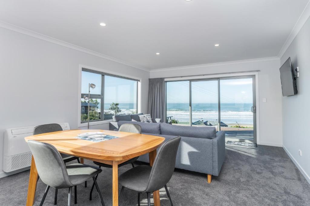 Kaka Point Views Apartment 1 — Hotel in Kaka Point