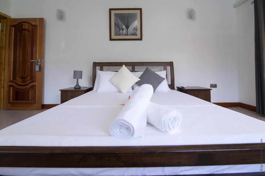 Flora's Self Catering Apartments photo