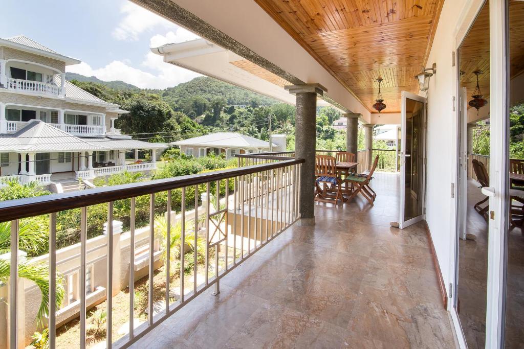 Flora's Self Catering Apartments photo