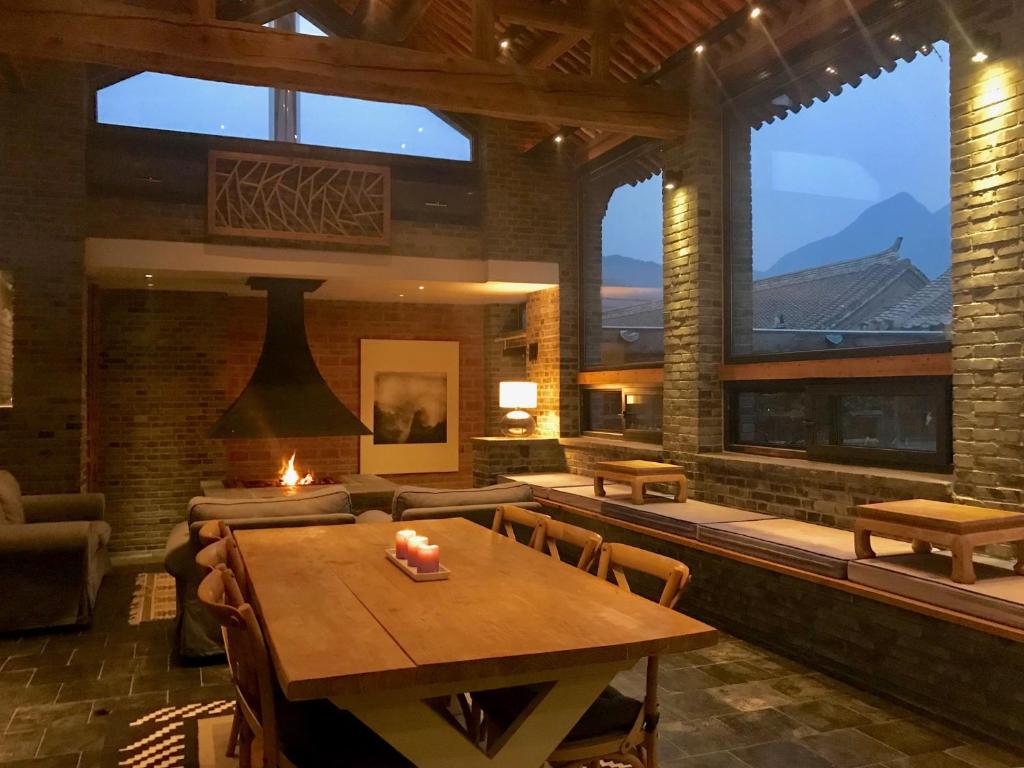 Shared lounge/TV area, Brickyard Retreat at Mutianyu Great Wall in Beijing